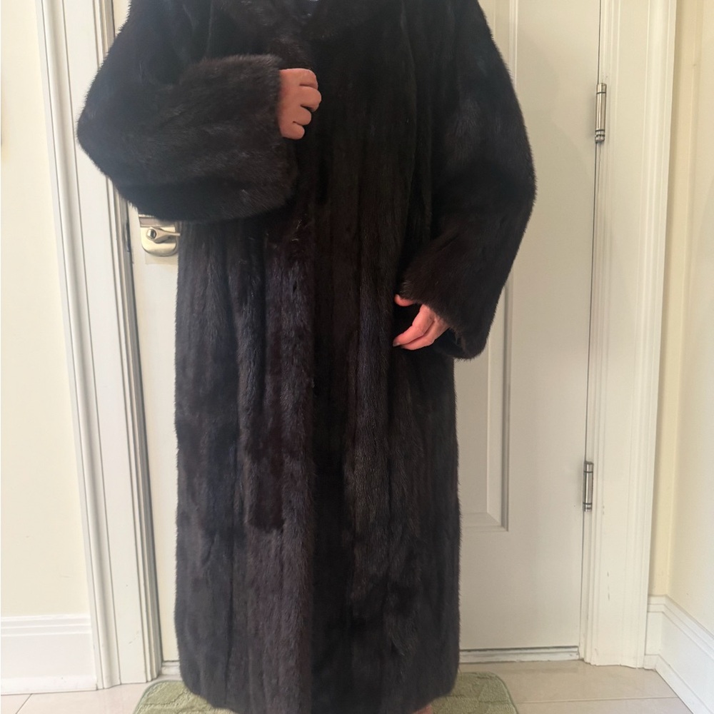 Women's Luxurious Dark Brown Fur Coat